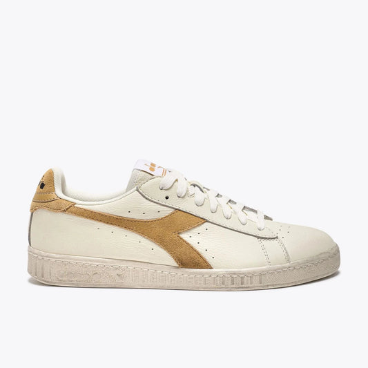 DIADORA | SNEAKERS HOMBRE | GAME L LOW WAXED SUEDE POP WHITE/LATTE | BLANCO